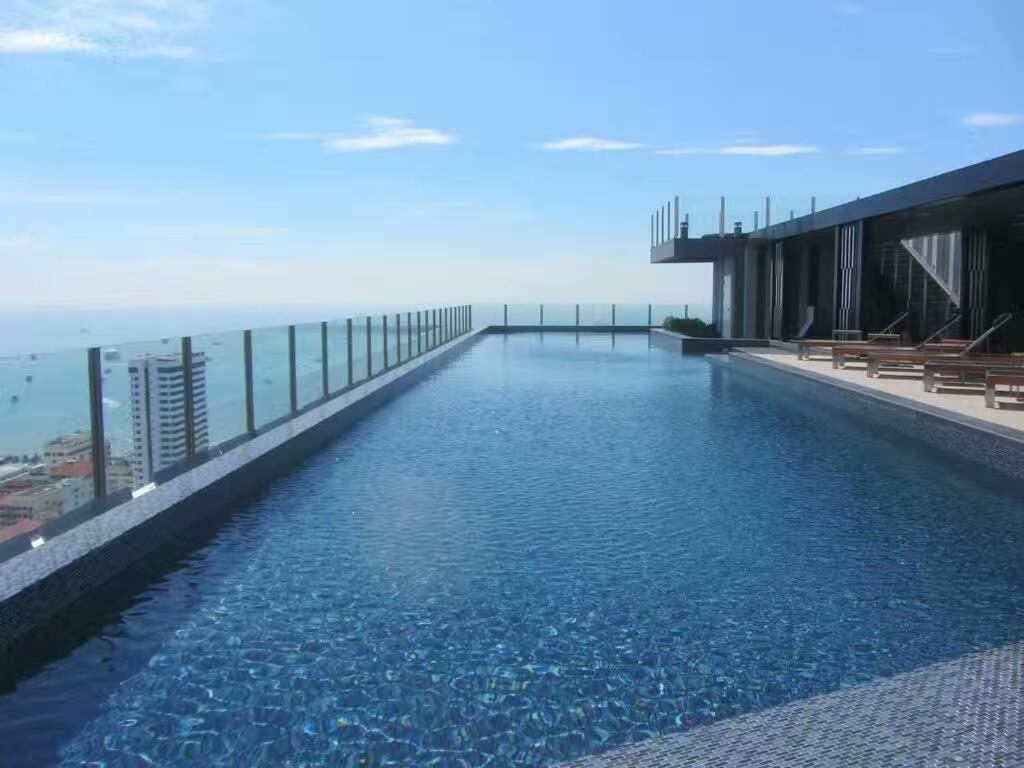 The Base Central Pattaya Luaran gambar